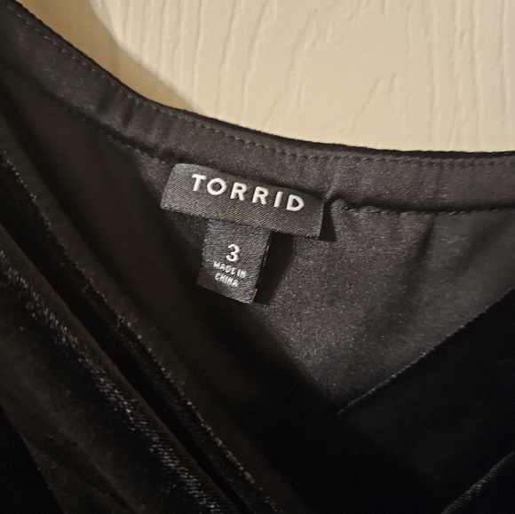 Torrid Velvet Cold Shoulder Dress - Picture 5 of 6